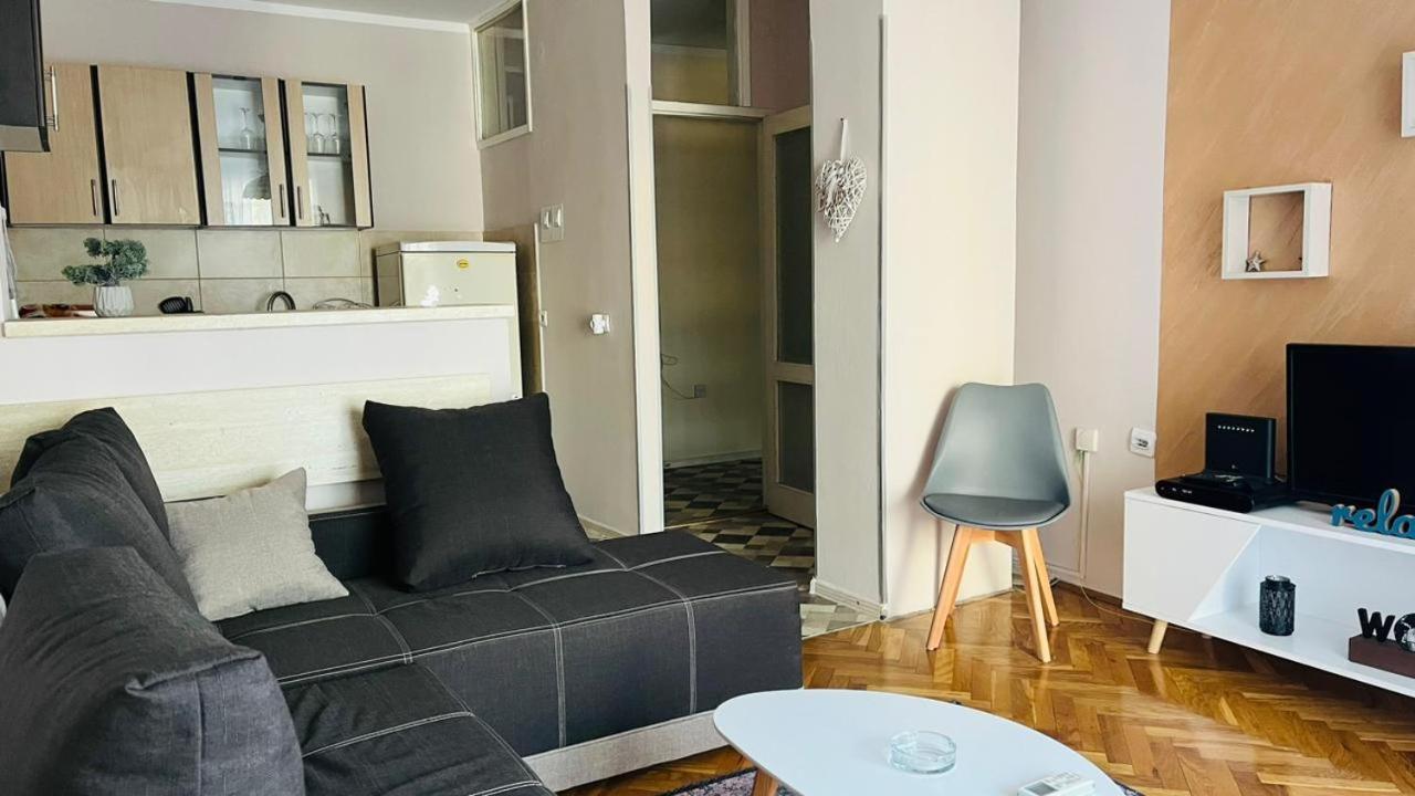 Majdini Clock Tower Apartman 포드고리차 외부 사진