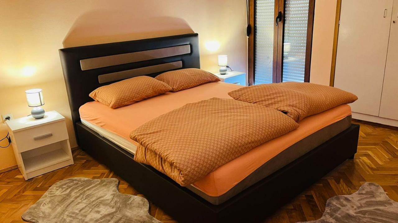 Majdini Clock Tower Apartman 포드고리차 외부 사진