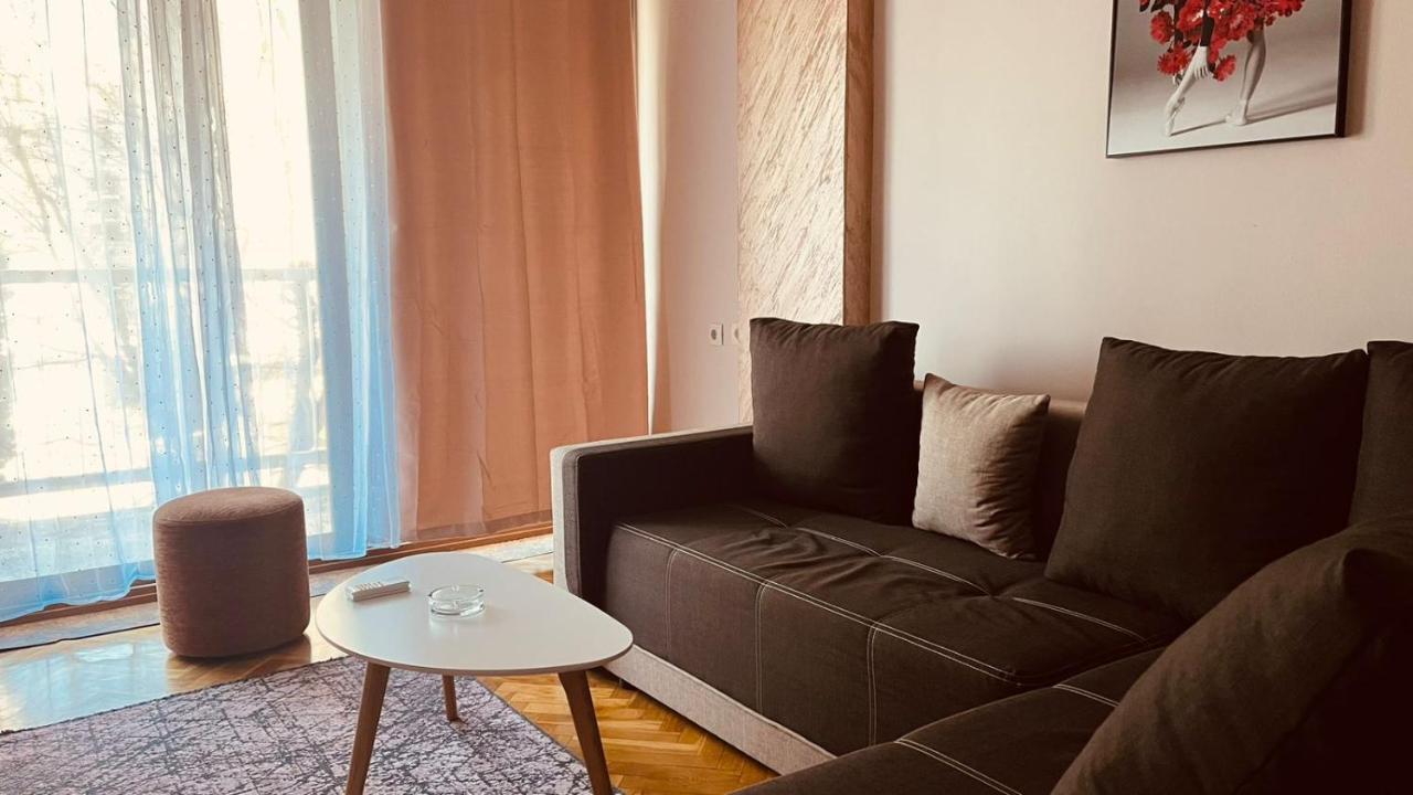 Majdini Clock Tower Apartman 포드고리차 외부 사진