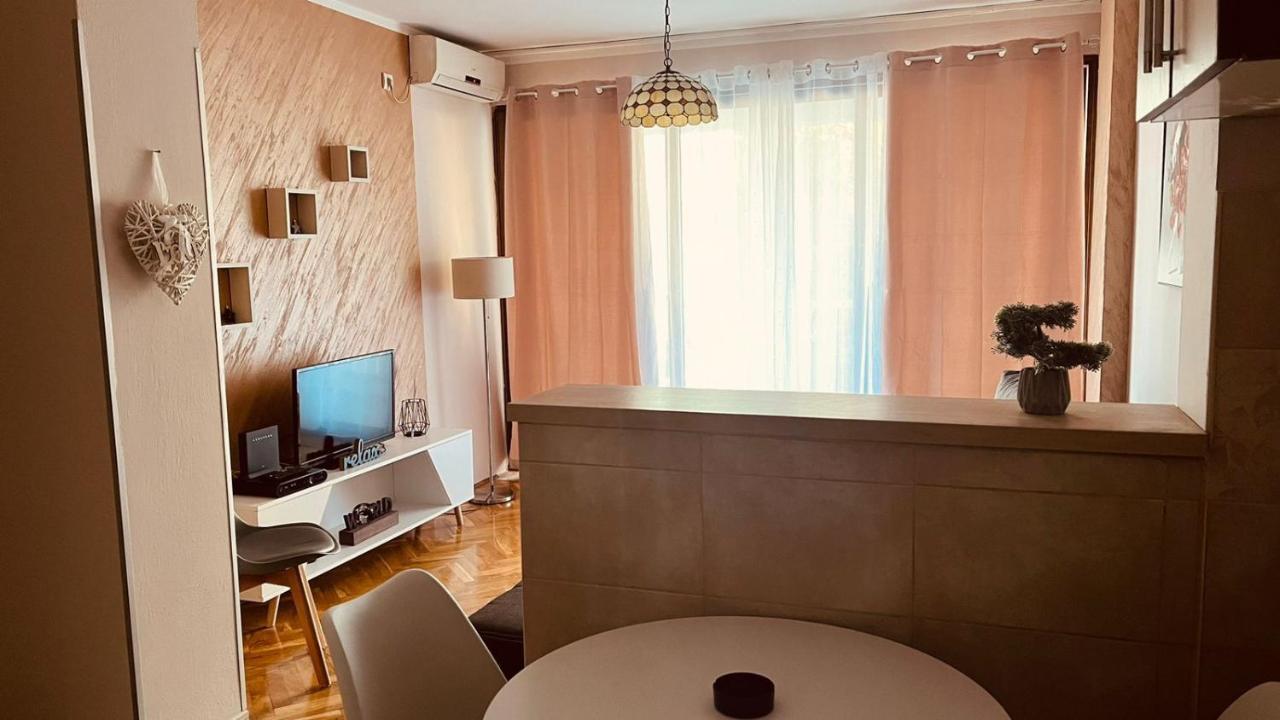 Majdini Clock Tower Apartman 포드고리차 외부 사진