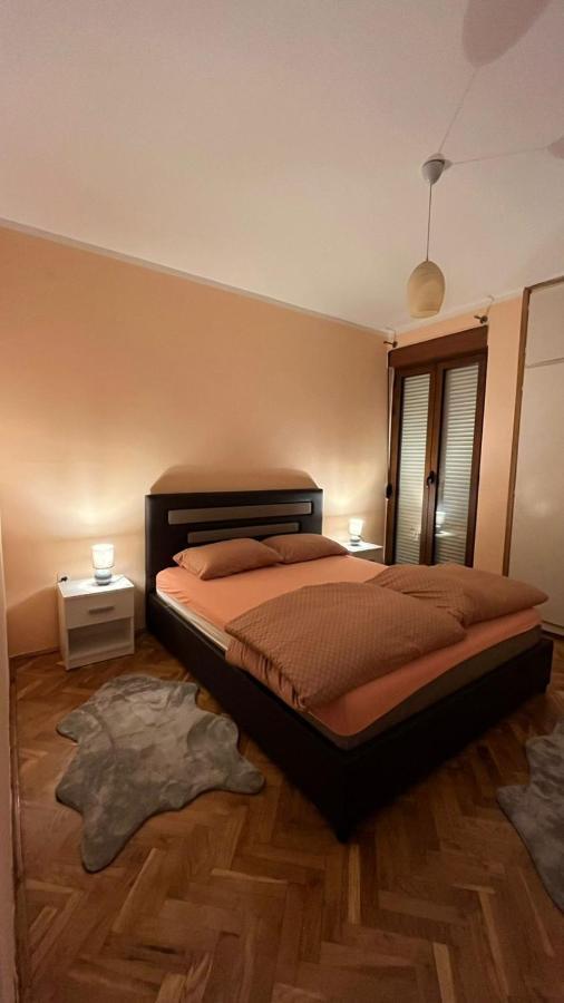 Majdini Clock Tower Apartman 포드고리차 외부 사진