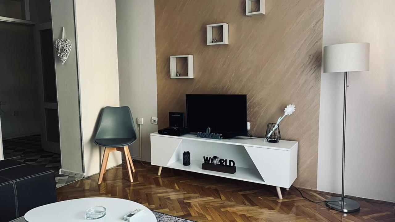 Majdini Clock Tower Apartman 포드고리차 외부 사진